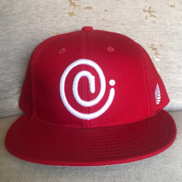 Red CLOUT hat - Picture 1 of 3